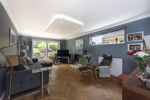 11 Brookfield Close, Tring, HP23 4ED