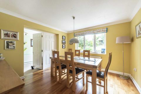 11 Brookfield Close, Tring, HP23 4ED