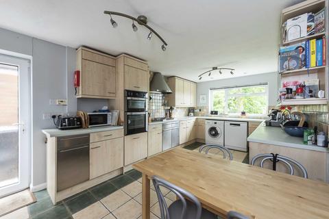 11 Brookfield Close, Tring, HP23 4ED