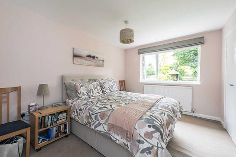 11 Brookfield Close, Tring, HP23 4ED