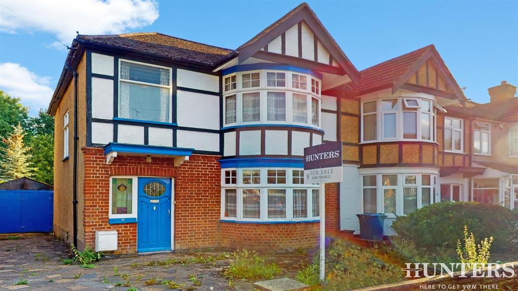 Hughenden Avenue, Harrow, Middlesex, HA3 8HA 3 bed semidetached house