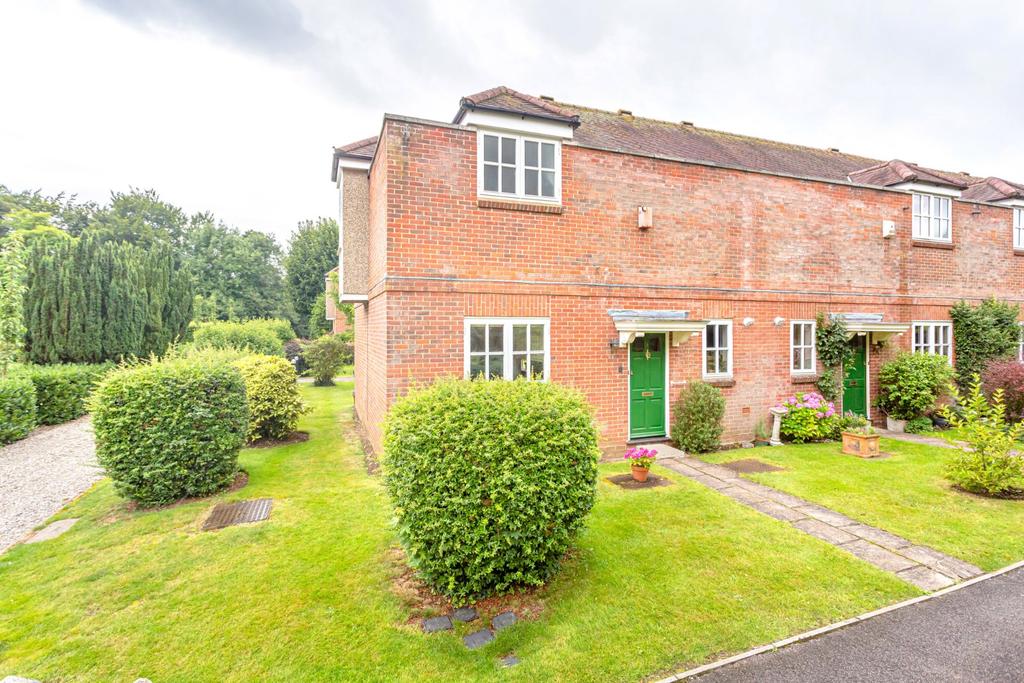 Pig Lane, Stortford... 2 bed end of terrace house £435,000