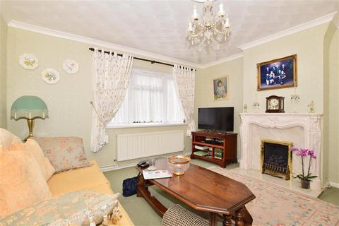 8 Chilton Way, Dover, CT17 0QA