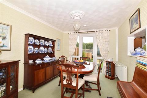 8 Chilton Way, Dover, CT17 0QA