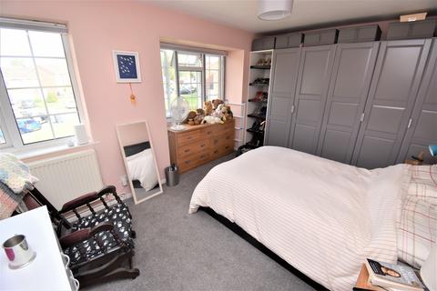 10 Penfold Close, Bishops Tachbrook, Leamington Spa, CV33 9SF