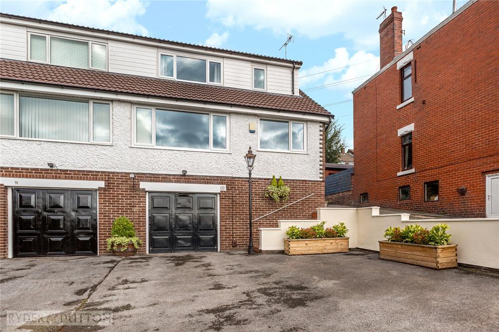 Fir Lane, Royton, Oldham, Greater Manchester, OL2 3 bed semidetached