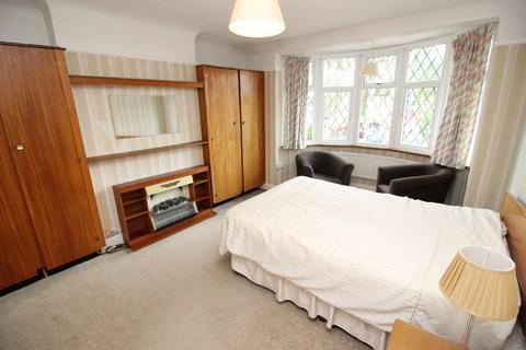 8 Beverley Road, Worcester Park, KT4 8LX