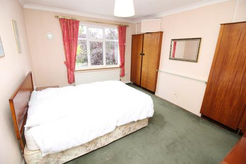 8 Beverley Road, Worcester Park, KT4 8LX