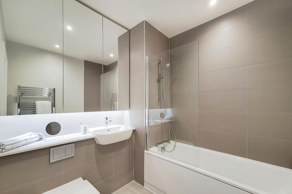 4 Bathroom-0-min 10.jpg