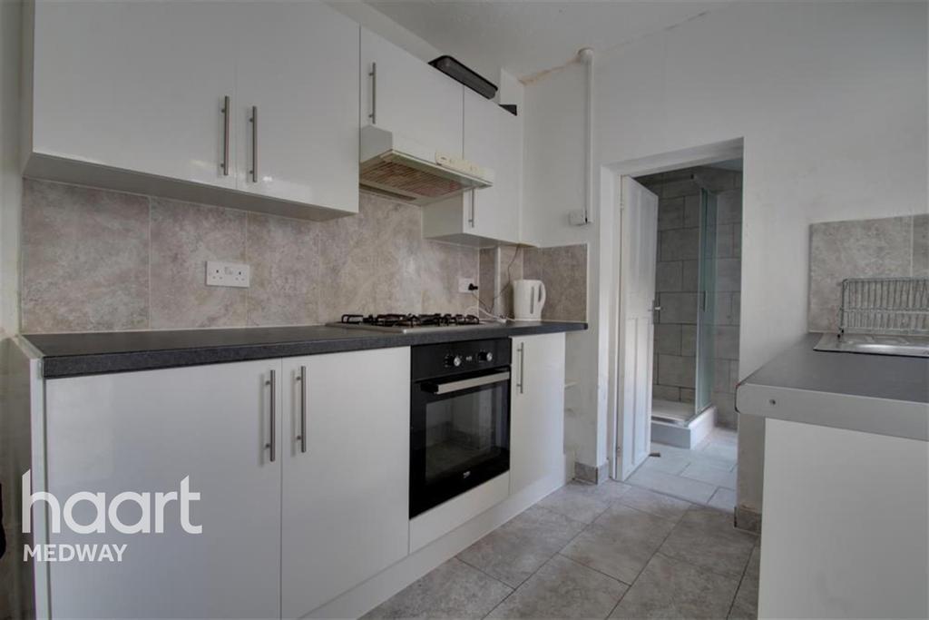 Baden Road, Gillingham, ME7 3 bed terraced house £900 pcm (£208 pw)