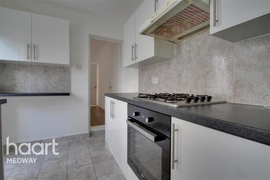 Baden Road, Gillingham, ME7 3 bed terraced house £900 pcm (£208 pw)