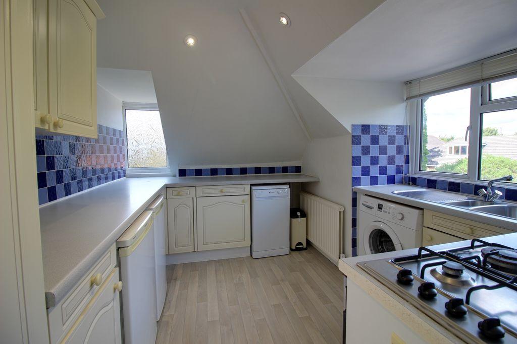 York Avenue, Windsor SL4 3PB 2 bed £325,000
