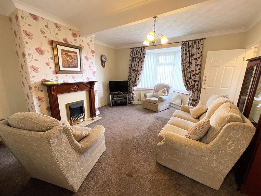 Bretton Road, Darton, S75 3 bed semidetached house £130,000