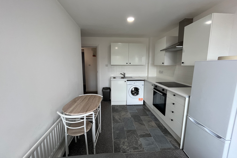 2 bedroom flat to rent, Flat 55, 205 Clarendon Road, Leeds, LS2 9DU