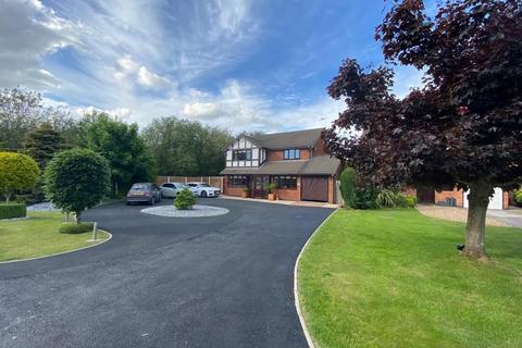 4 bedroom detached house for sale, Firbeck Gardens, Crewe