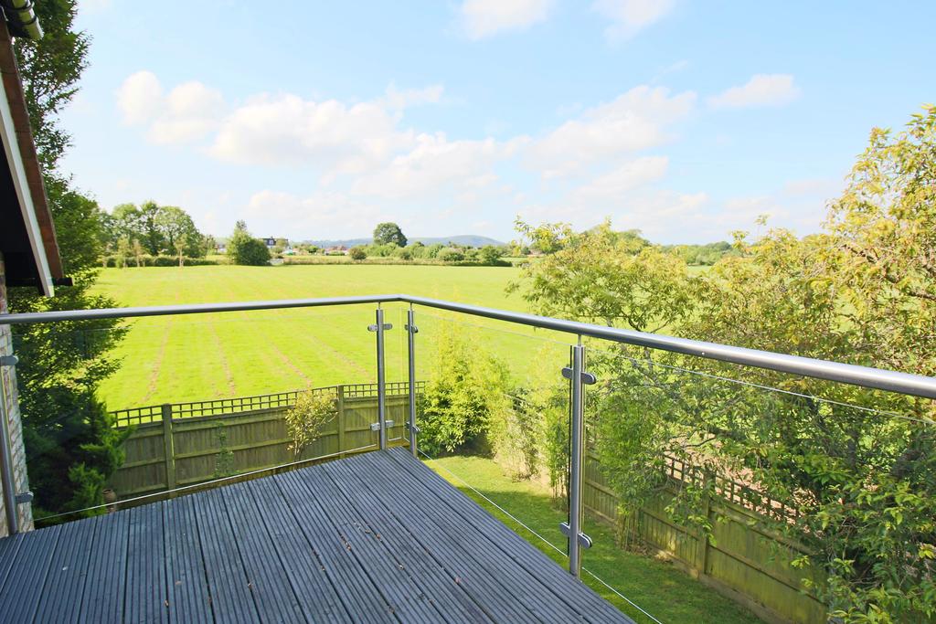 Cantilevered Balcony