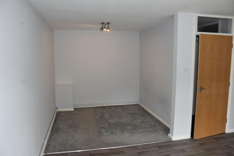 Studio to rent, Field Court, Stanton