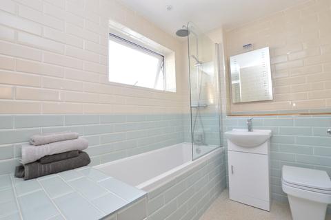 62a Holmesdale Road, Reigate, RH2 0BX