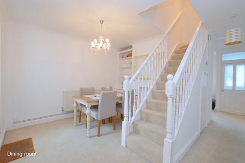 2 bedroom terraced house to rent, Holmesdale Road, Reigate