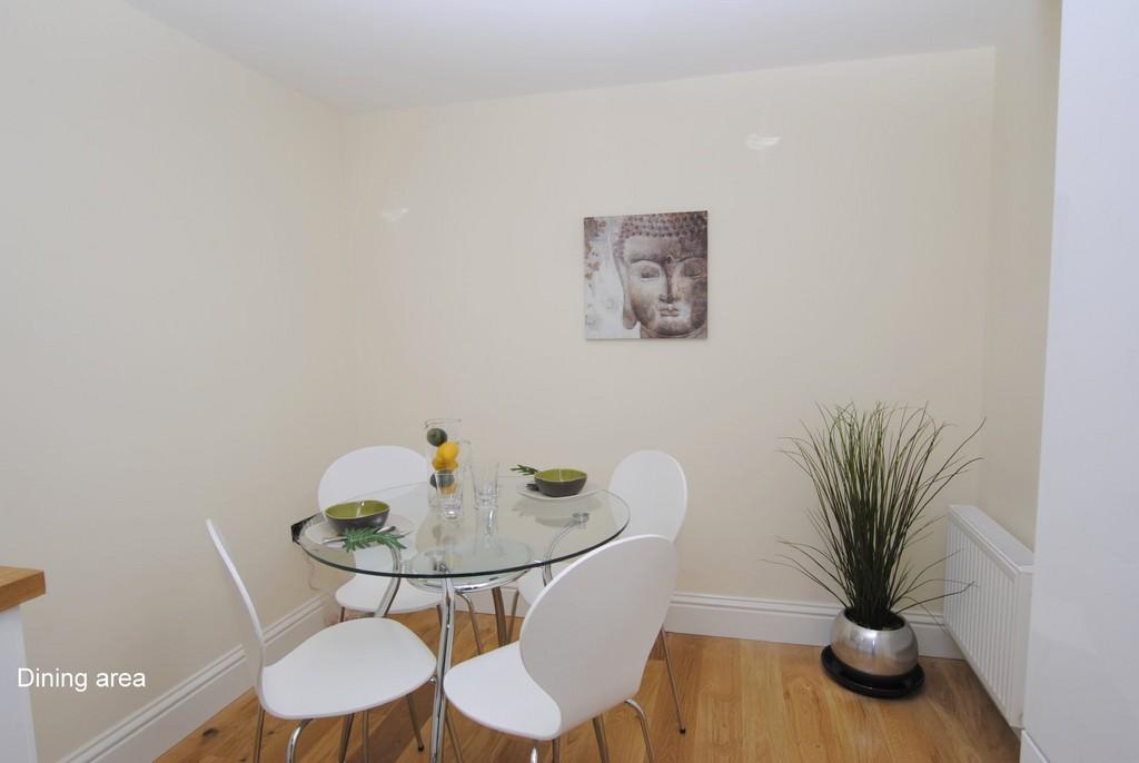 Wilton Road, Redhill 3 bed semidetached house £1,750 pcm (£404 pw)
