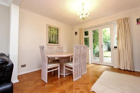 62 Brighton Road, Banstead, SM7 1BT