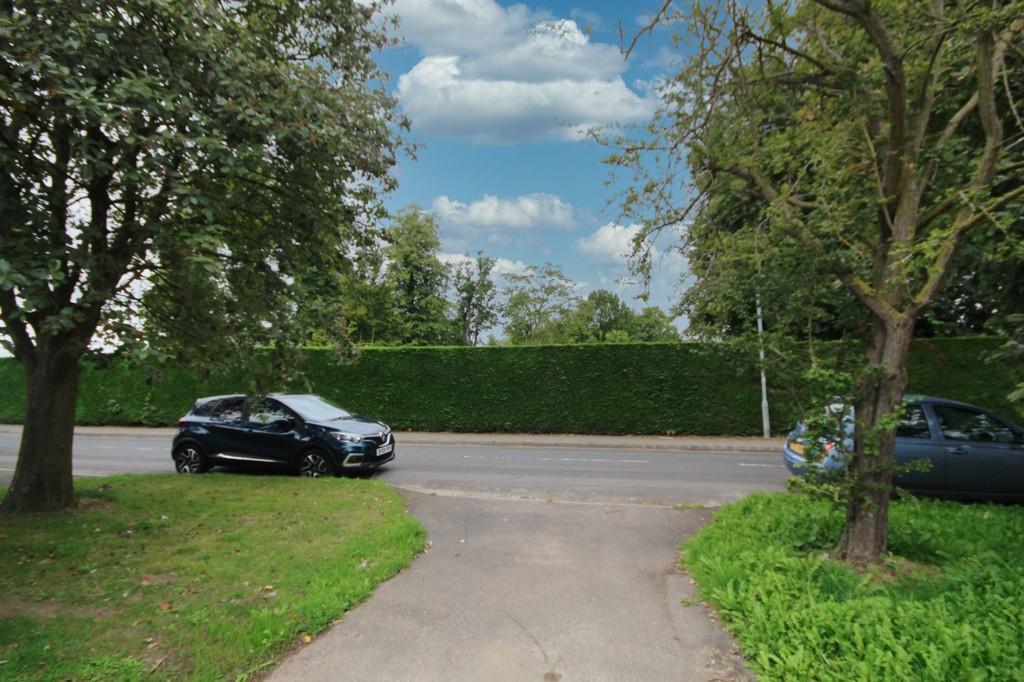 Caughall Road, Upton 3 bed semidetached house £280,000