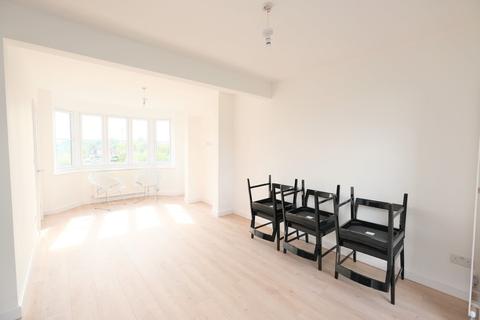 2 Littlejohn Road, Orpington, BR5 2BX
