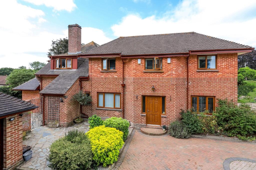 Broadway Road, Kingsteignton, Newton Abbot 5 bed detached house £710,000