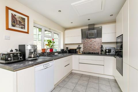 10 Kings Close, Kings Worthy, Winchester, SO23 7TE