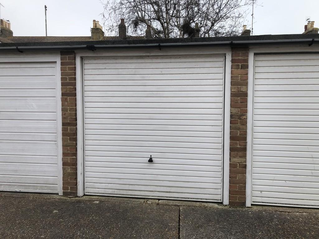 Ravens Road Shoreham by Sea Garage £100 pcm (£23 pw)