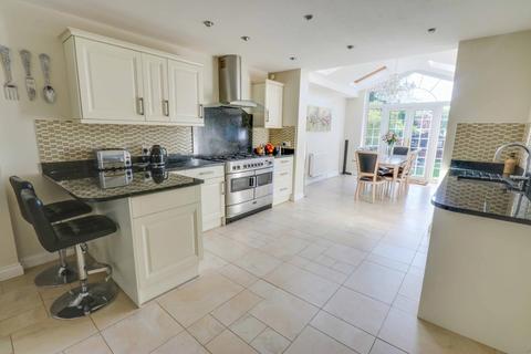 5 bedroom detached house for sale - Eastern Road, Rayleigh
