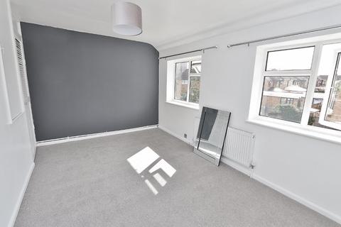 8 Archway, Romford, RM3 7EB