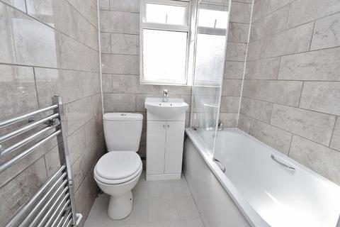 8 Archway, Romford, RM3 7EB