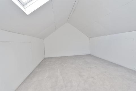 8 Archway, Romford, RM3 7EB