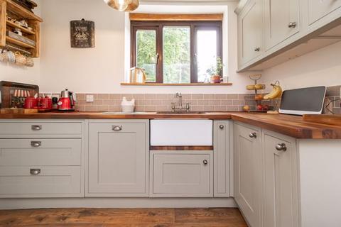 Three Elms Bletchingley Road, Godstone, RH9 8LL