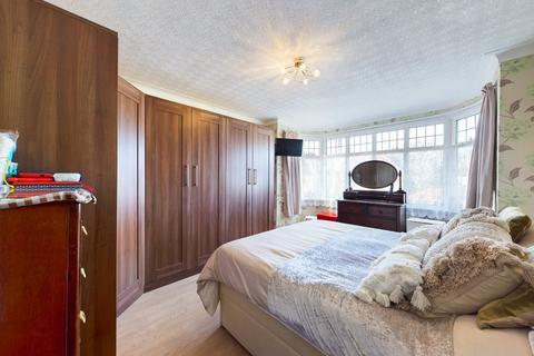 3 bedroom semi-detached house for sale - Elm Avenue, Ruislip, Middlesex, HA4