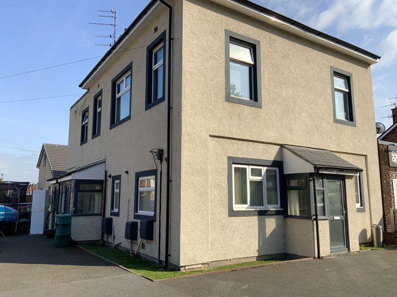 Dundonald Avenue, Abergele 2 bed apartment £550 pcm (£127 pw)