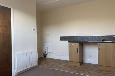 Studio to rent - Studio Second Floor Middle Flat, Flat 6, 70 Trinity Road, Bridlington, YO15 2HF