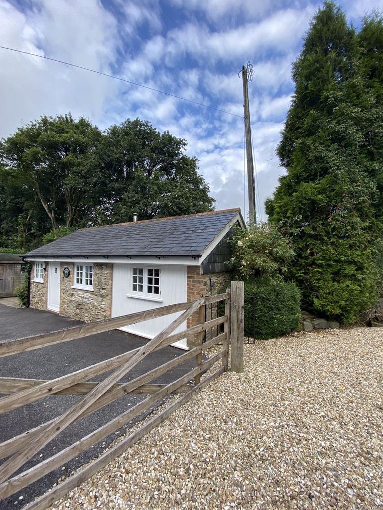 Zeaston, South Brent 1 bed detached bungalow £895 pcm (£207 pw)