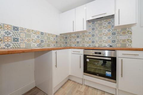 undefined, Liverpool L6