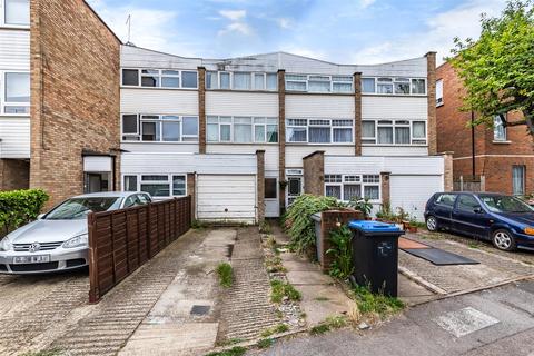 17 Eskdale Close, Wembley, HA9 8XB