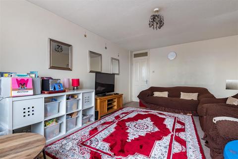 17 Eskdale Close, Wembley, HA9 8XB