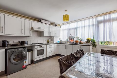 17 Eskdale Close, Wembley, HA9 8XB
