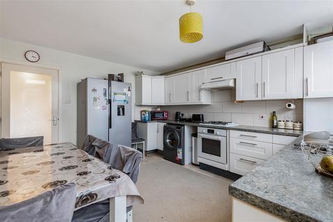 17 Eskdale Close, Wembley, HA9 8XB