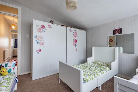 17 Eskdale Close, Wembley, HA9 8XB
