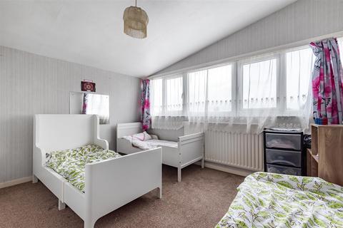 17 Eskdale Close, Wembley, HA9 8XB
