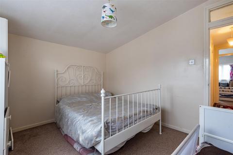 17 Eskdale Close, Wembley, HA9 8XB