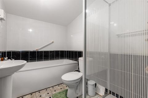 17 Eskdale Close, Wembley, HA9 8XB