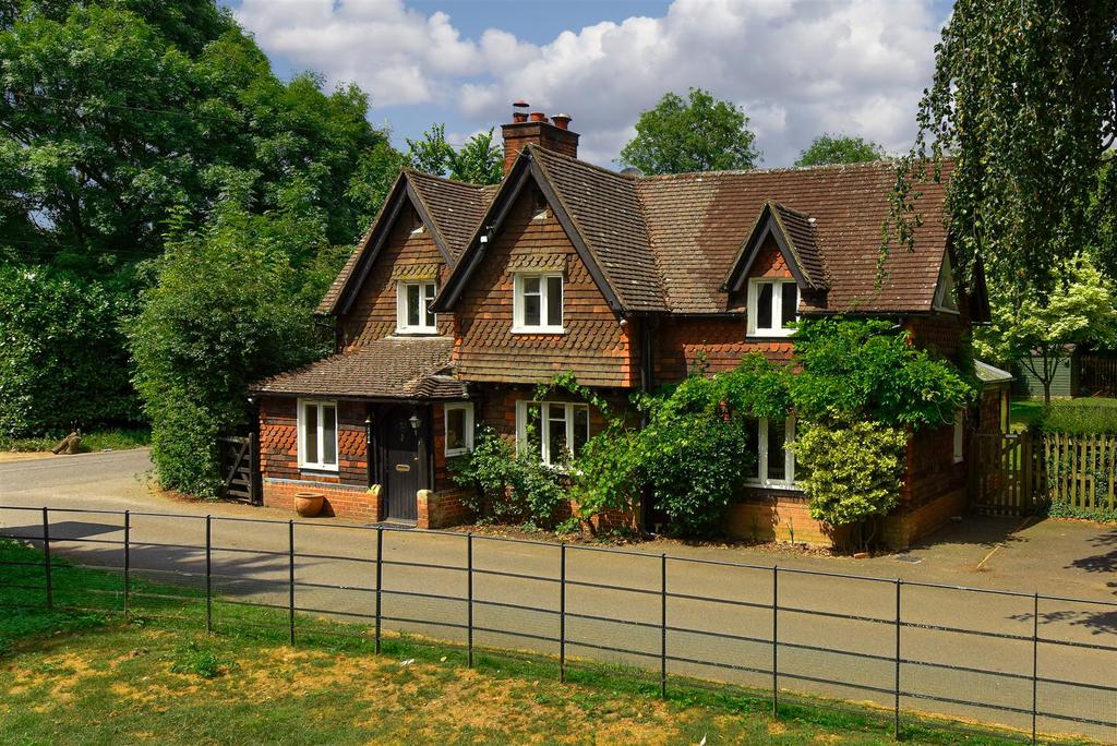 Pendell Road, Bletchingley, Redhill 4 bed detached house £700,000