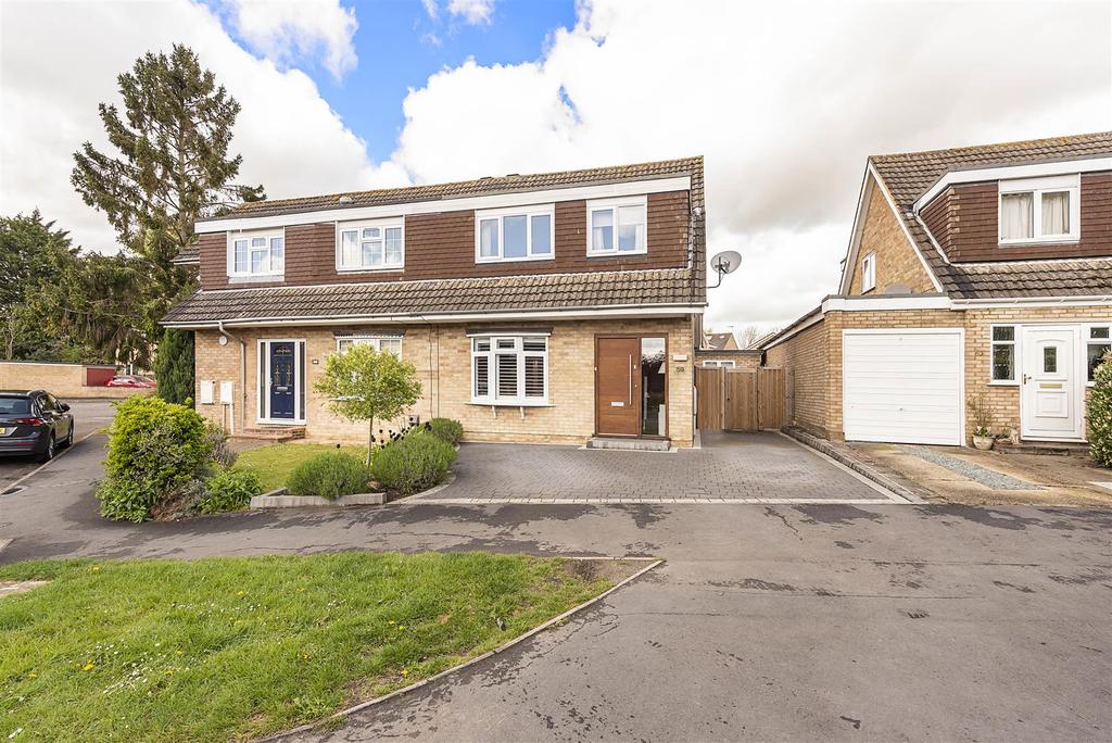 Alzey Gardens, Harpenden 3 bed semidetached house £650,000